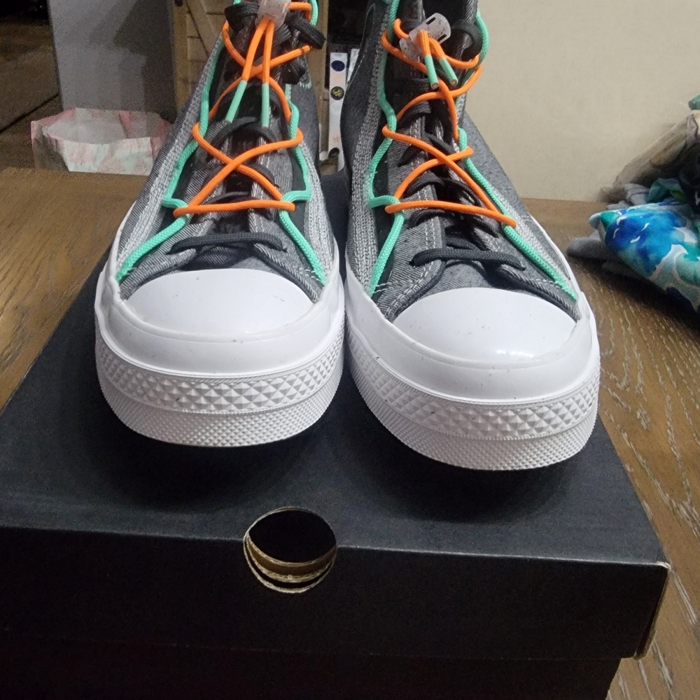 Converse Allstars Chuck Taylor's Hi.New in box.Multiple laces/lace lock, 11m.13w - Picture 4 of 12